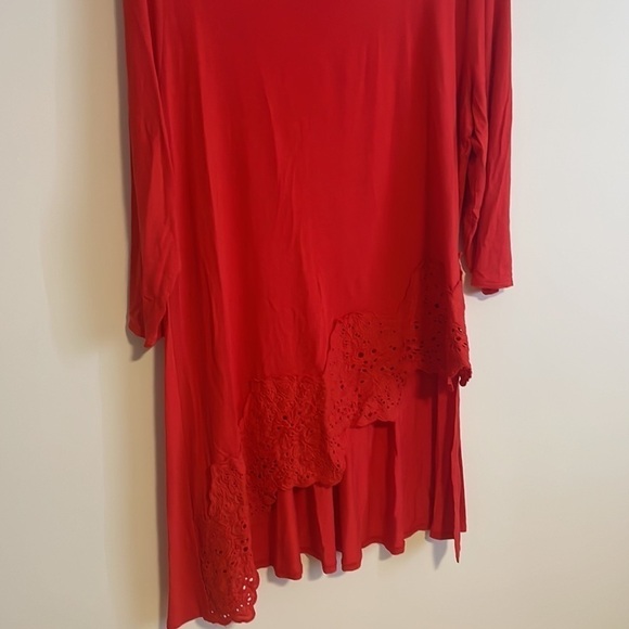 Chicos Jersey Knit Top 3 Tunic High Low Red 3/4 Sleeve Red Eyelet Long Casual - Picture 3 of 8
